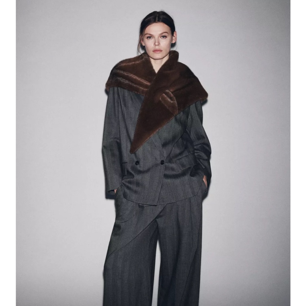 TRIANGULAR FAUX FUR SCARF